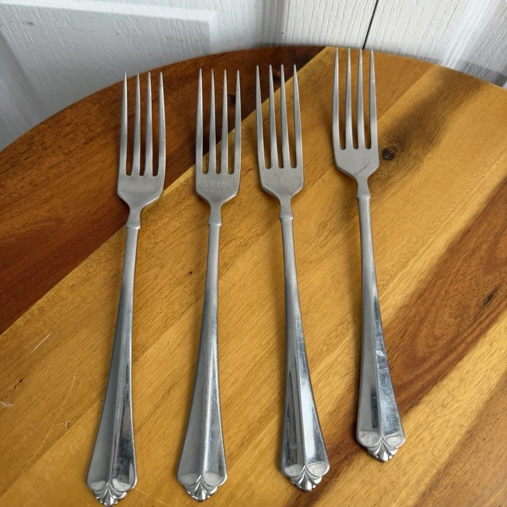 Oneida Community Juilliard Lot Of 22 Forks Spoons Knives Slotted Spoon Serving